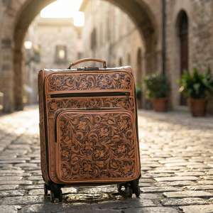 Maleta de Cuero Genuino 100% con Tallado Floral Hecho a Mano, Diseño Clásico y Simple, Apertura Frontal, Ruedas Giratorias, de Alta Calidad - Product Image 4