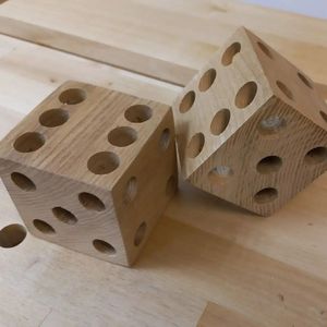 ลูกเต๋าไม้ขนาดใหญ่ 3.5 นิ้ว คุณภาพสูง พกพาสะดวก ชุดเกมลูกเต๋าไม้สำหรับเล่นกลางแจ้ง เกมสนุกสำหรับครอบครัว - Product Image 5