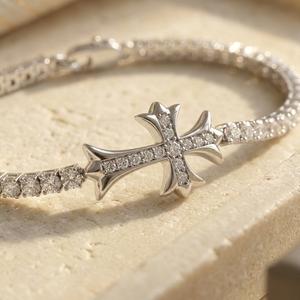 Pulsera de tenis gótica de cristal plateado con cruz, chapada en oro blanco, unisex, con diamantes CVD HPHT de laboratorio - Product Image 3