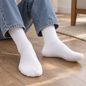 Chaussettes modernes pour hommes en polyester/coton, fabriquées en Corée, pour le sport et l'usage quotidien, K015 - Product Image 1