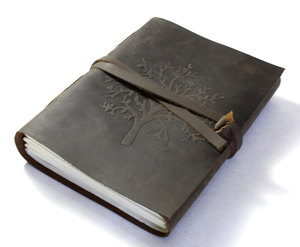 Journal en cuir véritable noir avec motif Arbre de Vie gravé sur la couverture avant et sangle assortie, fait main - Product Image 5