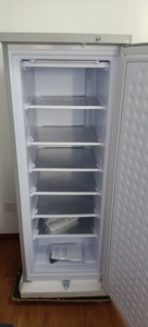 Congelador Vertical de 198 Litros con Energía Solar de 7 Capas, Batería de Gel de Plomo-Ácido de 24V CC, Producción de Hielo de 60 kg por Día, Adaptador de CA - Product Image 3
