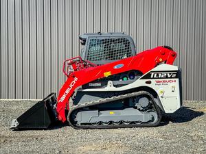 Minicargadora de orugas Takeuchi TL12V2 con cucharón frontal para construcción y agricultura - Product Image 4
