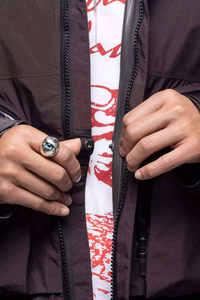 Veste technique pour homme personnalisée, coupe-vent imperméable, streetwear tactique, veste cargo cyberpunk, manteau urbain fonctionnel à capuche - Product Image 6