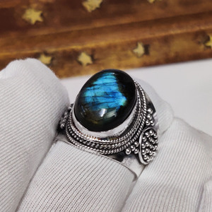 Anillo de Labradorita Natural, Anillo de Piedra Preciosa de Labradorita con Fuego Azul, Anillo de Piedra con Destello Azul, Regalo Único para Ella - Product Image 3