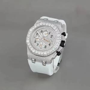Montre analogique à cadran rond très demandée avec boîtier en acier inoxydable durable et bracelet en silicone blanc, disponible au prix export. - Product Image 6