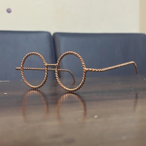Omar Creations Soporte Decorativo Miniatura para Gafas de Alambre de Cobre Vintage, Natural, No Tóxico, Regalo Artesanal - Product Image 2