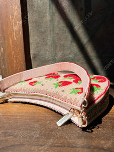 Sac à bandoulière perlé motif pêche, Pochette de resort motif fraise, Sac à main artisanal, Fabricant, Vente en gros, OEM, Export, Marque privée, En vrac - Product Image 2