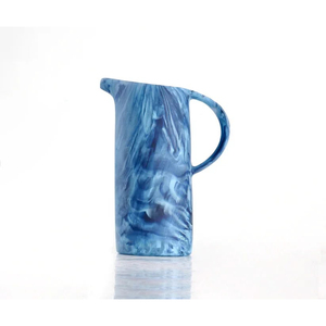 Carafe à eau en résine écologique faite à la main avec poignée en marbre, pichet moderne pour servir des jus, des cocktails et du thé glacé - Product Image 2