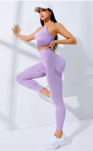 Ensemble de sport noir sans couture pour femme : soutien-gorge de yoga, leggings taille haute et crop top à manches courtes pour fitness et entraînement - Product Image 6