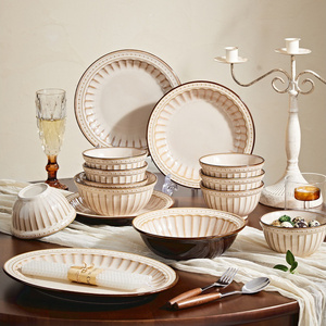 Service de vaisselle en céramique crème, assiettes et bols cannelés et embossés, vaisselle vintage en gros pour la maison, les restaurants et les hôtels - Product Image 1