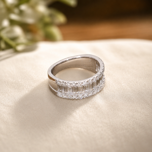 Bague de mariage en argent sterling 925 pour femme, coupe baguette, demi-alliance de fiançailles, diamant rond brillant, bague en moissanite - Product Image 4