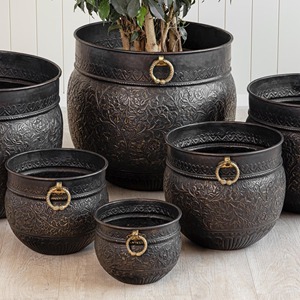 Pot de fleurs noir gravé avec poignée ronde dorée double face, idéal pour la décoration de luxe, les occasions spéciales et les cadeaux. - Product Image 6