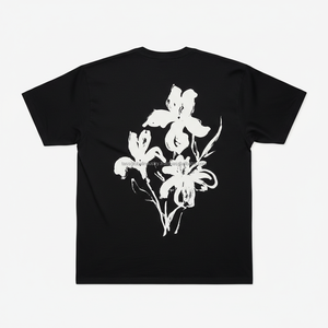 เสื้อยืดผู้ชายทรงหลวมสีดำ พิมพ์ลายดอกไม้ รับผลิตตามแบบ OEM ขายส่ง - Product Image 1