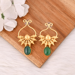 Boucles d'oreilles pendantes élégantes et stylées en onyx vert naturel, plaquées or, en laiton, pour femmes - Product Image 3