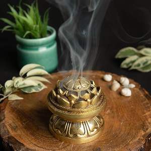 Brûleur d'encens en métal de qualité supérieure avec motifs arabes pour une fragrance luxueuse de la maison et une décoration culturelle - Product Image 3
