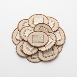 Badge personnalisé hexagonal en forme d'oiseau chouette à poitrine rouge, en sergé blanc avec bordure anthracite, à thermocoller, fournisseur de patchs de marque - Product Image 5
