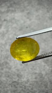 Saphir Jaune Naturel de 3,19 Ct, Coupe Ovale, Pierre Libre, Origine Bangkok, Certifié GIA, Exportateur de Bijoux Fins et Pierres Précieuses - Product Image 3