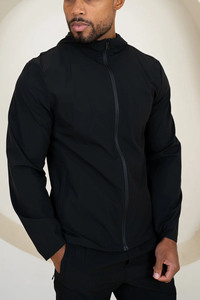 Veste de sport coupe-vent légère et écologique pour homme, coupe classique, noire unie, avec fermeture éclair intégrale et poches latérales - Product Image 4
