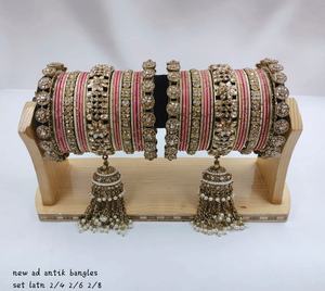 Ensemble de bracelets de luxe en tungstène plaqué or multicolores, cadeau de mariage indien pour les mariages, les fiançailles, les fêtes et les anniversaires, pour femmes, Maharashtra - Product Image 1