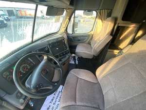 Tracteur routier diesel haute performance 6x4 avec cabine couchette pour le transport logistique longue distance - Product Image 5