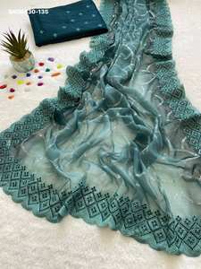 Dernier modèle de sari et ensemble de chemisier de créateur, qualité premium, magnifiquement scintillant, orné de sequins et broderies, exportateur mondial - Product Image 6