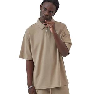Ensemble polo et short minimaliste en gros T-shirts boutonnés surdimensionnés à coupe ample et à manches courtes à texture gaufrée, ensemble de style Streetwear - Product Image 3
