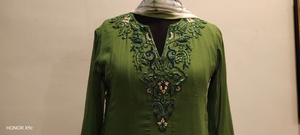 Kurta en rayonne brodée verte pour femme, coupe ample longue, style traditionnel indien pakistanais, tenue décontractée - Product Image 2
