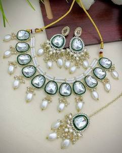 Parure de mariée indienne traditionnelle plaquée or en alliage Kundan, avec collier Maang Tikka vert Meenakari pour fête - Product Image 5