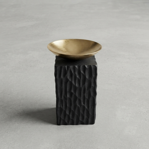 Brûleur à bakhoor moderne en métal doré sur un support en pilier noir texturé, design contemporain saisissant pour la fragrance d'intérieur - Product Image 1