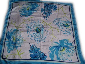 Pañuelo Cuadrado de Seda para Mujer, Estampado Floral, Ligero, Tipo Satén, para Uso Diario en Todas las Estaciones - Product Image 2