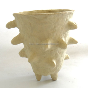 Jarrón escultórico orgánico abstracto, maceta de papel con púas con textura única para decoración del hogar - Product Image 1