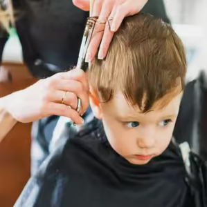 Tijeras de Corte de Pelo Profesionales de Acero Inoxidable de Alta Calidad, Color Negro Dorado, para Barbería, de Ariston International - Product Image 5