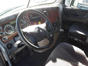 Camion tracteur routier 6x4, tête motrice, diesel, poids lourd, pour la logistique et le transport de marchandises internationales - Product Image 4