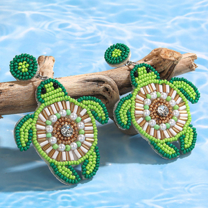 Bijoux faits main légers et classiques en perles de riz, avec motif tortue de mer et perles de diamant, personnalisables avec logo, haute qualité - Product Image 3