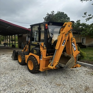Chargeuse compacte sur pneus JCB 1CX 4x4, machine de construction multifonction avec godet avant et pelle arrière - Product Image 1