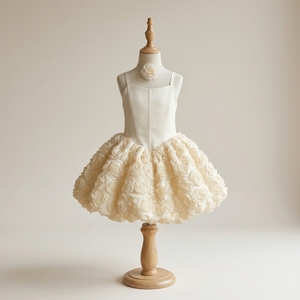 Robe de Demoiselle d'Honneur en Satin Ivoire Sur Mesure de Haute Qualité, Fleur en Satin Faite à la Main, Jupe Rose 3D, Bretelles Fines, Robe de Princesse pour Mariage et Bal - Product Image 1