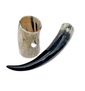 Chope à bière en corne de buffle style Viking, support métallique artisanal, décoration d'intérieur durable - Product Image 1