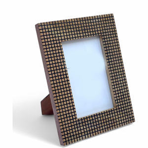 Marco de Fotos de Madera Sólida Premium Hecho a Mano de 4x6 Pulgadas para Exhibición en Mesa, Decoración Rústica Elegante para Hogar, Oficina y Sala de Estar - Product Image 1