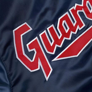 Veste bomber en satin bleu marine Cleveland Guardians, logo de l'équipe de baseball, veste varsity légère - Product Image 4