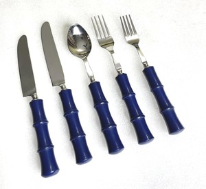 Ensemble de couverts de style moderne avec manche en résine à motif bambou bleu, couverts en acier inoxydable pour mariage, vaisselle de fête - Product Image 1