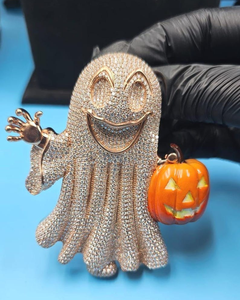 Colgante de Moissanita Chapado en Oro de 18K y Plata de Ley 925 con Diseño de Fantasma de Dibujos Animados Totalmente Cubierto de Piedras y Calabaza, Joyería de Regalo Unisex - Product Image 6