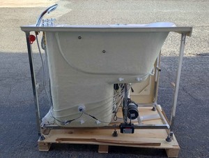 Baignoire balnéo à jet avec accès facile, modèle 52"x 30", très demandée, et ciseaux à cheveux - Product Image 2