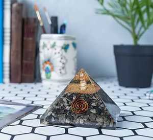 Pirámide de Orgonita Hecha a Mano de Primera Calidad con Incrustaciones de Pirita Dorada y Diseño en Espiral para Decoración del Hogar - Product Image 1