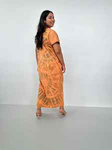 Robe caftan marocaine en jersey de coton tie-dye Alisa, robe t-shirt à col en V pour femmes avec poches - Product Image 4