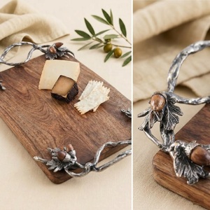 Bandeja de servir rectangular de madera de acacia hecha a mano con asas de peltre de lujo con diseño de rama de olivo, tabla de quesos y charcutería de lujo en oferta - Product Image 5