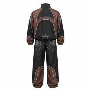 Conjunto Deportivo para Hombre, Chaqueta Cortavientos Negra y Marrón, 300 GSM, Cierre Completo, Logotipo Personalizado, Cuello Alto, 100% Nailon, Bolsillos Laterales - Product Image 3