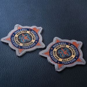 Étiquettes tissées personnalisées pour vêtements, découpe au laser irrégulière, étiquettes tissées tendance - Product Image 3