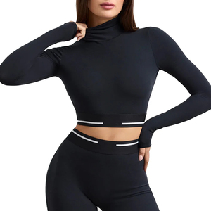 Haut de yoga pour femme, fabriqué professionnellement, avec col rond, coupe-vent, écologique, par sublimation - Product Image 3