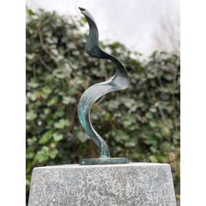 Escultura Antigua Abstracta de Color Verde Pátina con Base, Decoración de Mesa para Jardín o Casa de Campo - Product Image 1